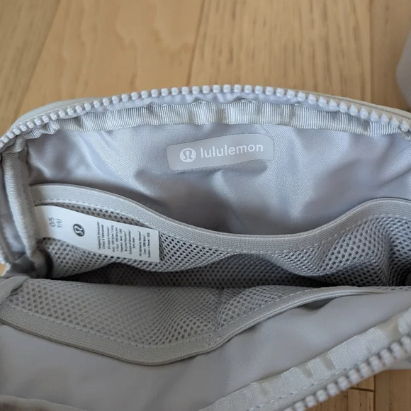 Lululemon Everywhere Belt Bag, 1L Grey Silver - Picture 6 of 12